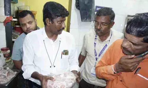 2-வது நாளாக உணவகங்களில் அதிகாரிகள் சோதனை