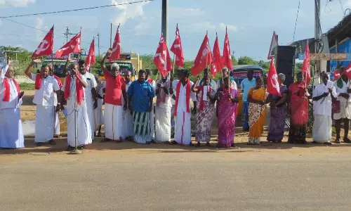 இந்திய கம்யூனிஸ்டு கட்சியினர் ஆர்ப்பாட்டம்