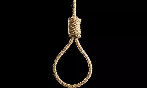 இளம்பெண் தூக்குப்போட்டு தற்கொலை