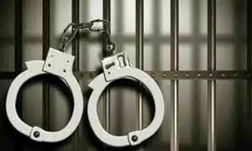 லாட்டரி சீட்டு விற்றவர் கைது லாட்டரி சீட்டு விற்றவர் கைது