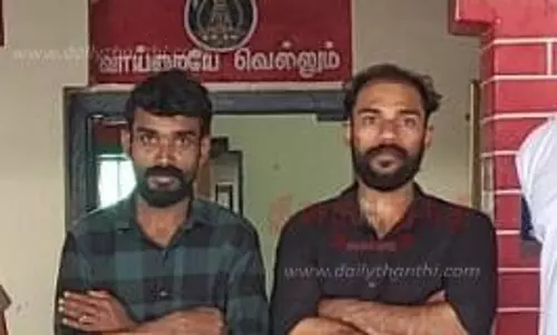சேலம் வழியாக சென்ற ரெயிலில் கஞ்சா கடத்திய கேரள வாலிபர்கள் 2 பேர் கைது