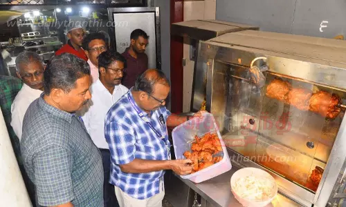 சவர்மா சாப்பிட்டு மாணவி பலி எதிரொலி:நாகர்கோவில் ஓட்டல்களில் அதிகாரிகள் அதிரடி சோதனை 25 கிலோ கெட்டுப்போன இறைச்சியை கைப்பற்றி அழித்தனர்