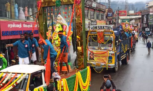 ஊட்டியில் விநாயகர் சிலை ஊர்வலம்-காமராஜ் அணையில் 81 சிலைகள் கரைப்பு