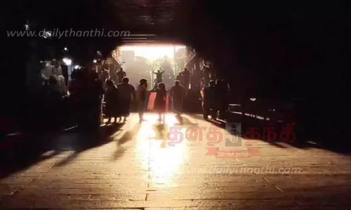 சங்கரநாராயண சுவாமி கோவிலில் மூலவர் மீது சூரிய ஒளி விழுந்தது