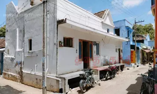 பெண் சார் பதிவாளர் வீட்டில் லஞ்ச ஒழிப்பு போலீசார் சோதனை