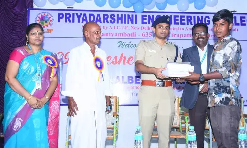 மாணவ-மாணவிகள் நேர்முக சிந்தனையோடு படிக்க வேண்டும் மாணவ-மாணவிகள் நேர்முக சிந்தனையோடு படிக்க வேண்டும்