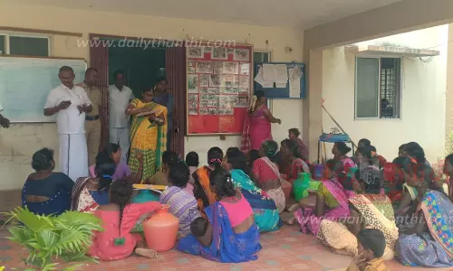 குடிநீர் உள்ளிட்ட அடிப்படை வசதிகோரிபென்னாகரம் பேரூராட்சி அலுவலகத்தை இருளர் இன மக்கள் முற்றுகைஅதிகாரிகள் பேச்சுவார்த்தை