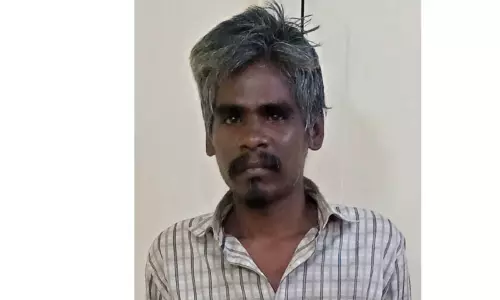 லாரி திருடியவர் கைது