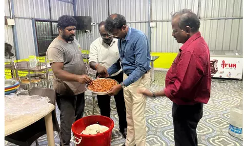 ஓட்டல்களில் உணவு பாதுகாப்புத் துறை அதிகாரிகள் திடீர் சோதனை