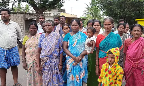 குடியிருப்பு பகுதியில் மழைநீருடன் கழிவுநீர் புகுந்தது