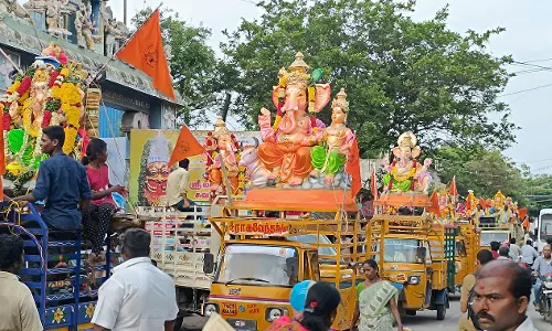 பலத்த பாதுகாப்புடன் விநாயகர் சிலைகள் ஊர்வலம்