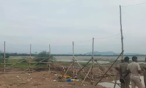 விநாயகர் சிலைகள் கரைக்க அமைக்கப்பட்டிருந்த மின்விளக்குகள் திருட்டு