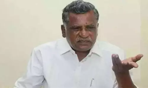 அ.தி.மு.க. சொந்த புத்தியில் செயல்படவில்லை அ.தி.மு.க. சொந்த புத்தியில் செயல்படவில்லை