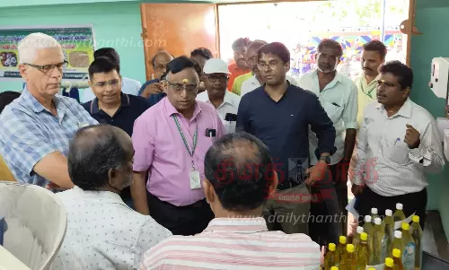 உழவர் உற்பத்தியாளா் நிறுவனங்களில் உலக வங்கி குழுவினர் நேரில் ஆய்வு