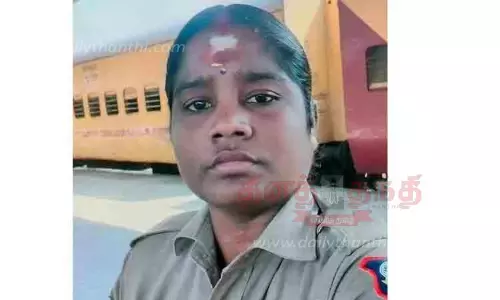 மதுரை அருகே ரெயில்முன் பாய்ந்து பெண் போலீஸ்-2 குழந்தைகள் தற்கொலை- உடல் சிதறி பலியான பரிதாபம்