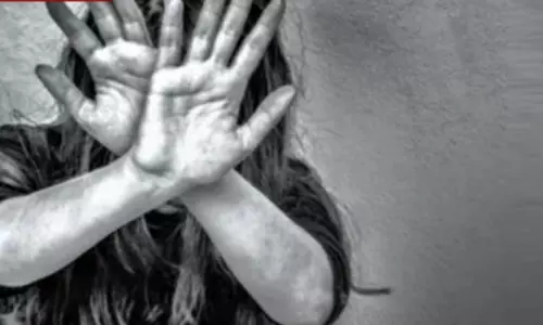 மருத்துவமனை கழிவறையில் மனநலம் பாதித்த பெண்ணை பாலியல் பலாத்காரம் செய்த ஆம்புலன்ஸ் ஊழியர்..!