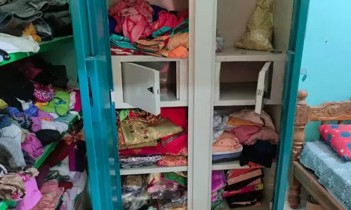 தொழிலாளி வீட்டில் 10 பவுன் நகை திருட்டு