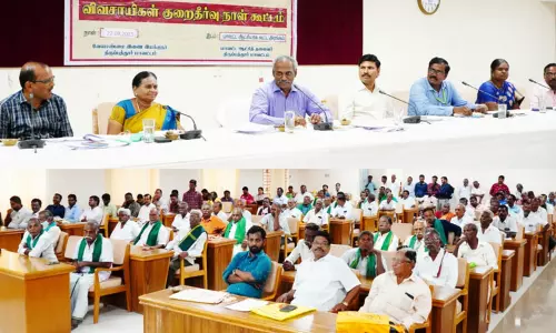 வியாபாரிகள் காய் கறிகள் விற்பனை செய்வதை தடுக்க வேண்டும் வியாபாரிகள் காய் கறிகள் விற்பனை செய்வதை தடுக்க வேண்டும்