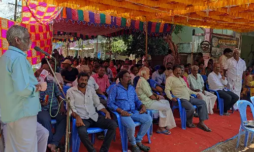 நவீன அரிசி ஆலை நிர்வாகத்தை கண்டித்து பொதுமக்கள் உண்ணாவிரதம்