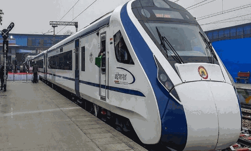 நெல்லையில் இருந்து சென்னைக்கு       சோதனை ஓட்டமாக இயக்கப்பட்ட வந்தே பாரத் ரெயில் விழுப்புரம் வந்தது