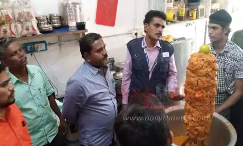 ஓட்டல்களில் உணவு பாதுகாப்பு அதிகாரிகள் சோதனை