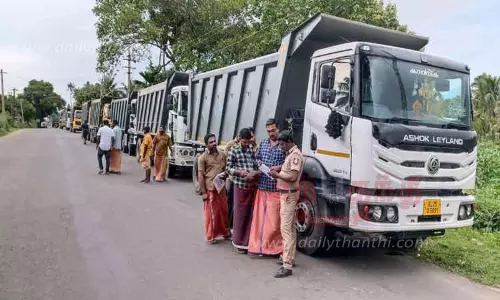 கனரக வாகனங்களை போலீசார் தடுத்து நிறுத்தியதால் பரபரப்பு கனரக வாகனங்களை போலீசார் தடுத்து நிறுத்தியதால் பரபரப்பு