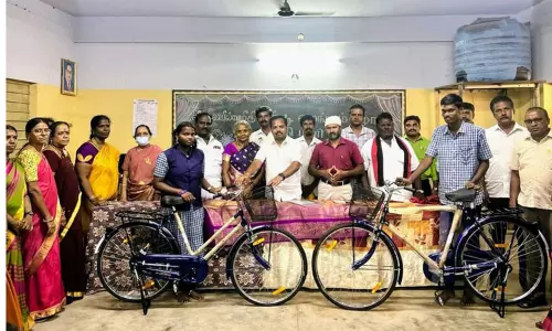 மாணவ-மாணவிகளுக்கு விலையில்லா சைக்கிள் மாணவ-மாணவிகளுக்கு விலையில்லா சைக்கிள்