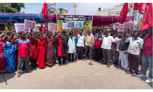 வீட்டுமனை பட்டா வழங்கக்கோரி ஆர்ப்பாட்டம்