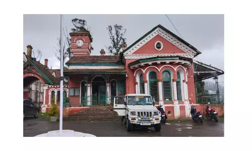 மாணவர்களிடம் பணம் வசூலித்ததாக குற்றச்சாட்டு:ஊட்டி அரசு கலைக்கல்லூரி முதல்வர், பேராசிரியர்களிடம் விசாரணை மாணவர்களிடம் பணம் வசூலித்ததாக குற்றச்சாட்டு:ஊட்டி அரசு கலைக்கல்லூரி முதல்வர், பேராசிரியர்களிடம் விசாரணை