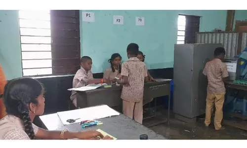 நாடாளுமன்ற தேர்தல் நெருங்குவதால் மகளிர் உரிமைத்தொகை வழங்குகின்றனர்