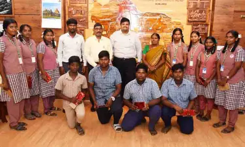 தேசிய அளவிலான மல்யுத்த போட்டிக்கு தேர்வான 11 மாணவ, மாணவிகள் பாராட்டு