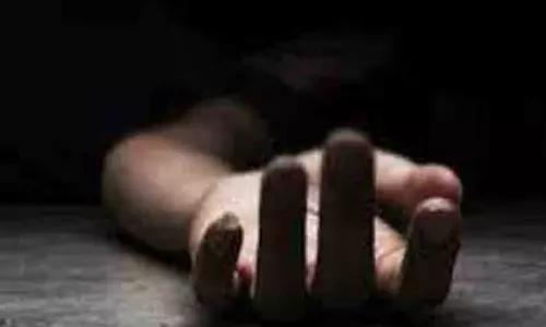 மேலூர் அருகே மின்னல் தாக்கி பெண் சாவு மேலூர் அருகே மின்னல் தாக்கி பெண் சாவு