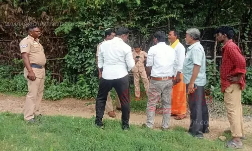 கொண்டப்பநாயக்கன்பட்டி ஊராட்சியில் ஆக்கிரமிப்பு நிலத்தை மீட்க சென்ற அதிகாரிகள் தடுத்து நிறுத்தம்