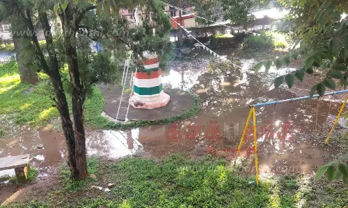 ஏற்காட்டில் பலத்த மழை; காந்தி பூங்காவை தண்ணீர் சூழ்ந்தது