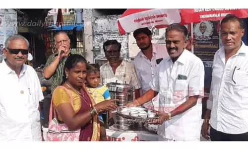 பொதுமக்களுக்கு நிலவேம்பு கசாயம்