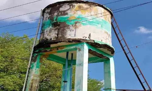 சேதமடைந்த மேல்நிலை நீர்த்தேக்க தொட்டி சேதமடைந்த மேல்நிலை நீர்த்தேக்க தொட்டி