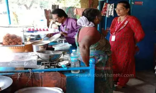 குற்றாலம் ஓட்டல்களில் உணவு பாதுகாப்பு அலுவலர்கள் சோதனை