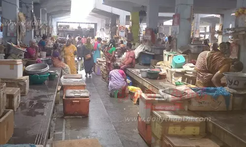 மீன் மார்க்கெட்டுகள் வெறிச்சோடின