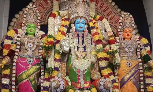 புரட்டாசி முதல் சனிக்கிழமையையொட்டிபெருமாள் கோவில்களில் சிறப்பு பூஜைதிரளான பக்தர்கள் சாமி தரிசனம் புரட்டாசி முதல் சனிக்கிழமையையொட்டிபெருமாள் கோவில்களில் சிறப்பு பூஜைதிரளான பக்தர்கள் சாமி தரிசனம்