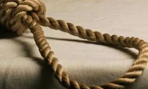 வாலிபர் தூக்குப்போட்டு தற்கொலை