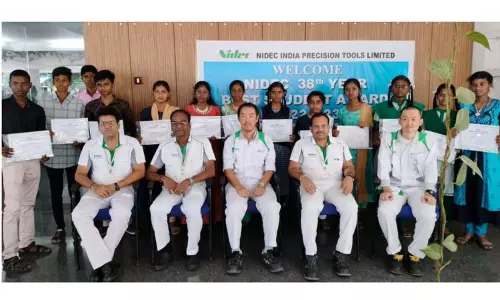 மாணவர்களுக்கு நிதி உதவி