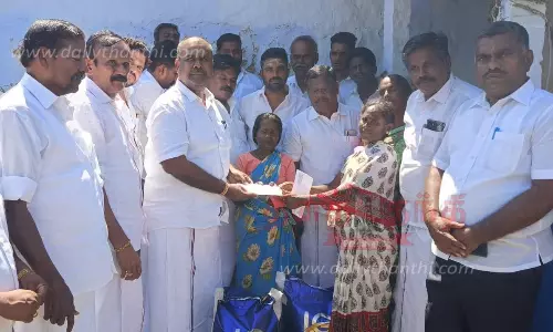 திருமங்கலம் பகுதியில்  மழையால் வீடு இடிந்த குடும்பங்களுக்கு நிவாரணம்- முன்னாள் அமைச்சர் ஆர்.பி.உதயகுமார் வழங்கினார்