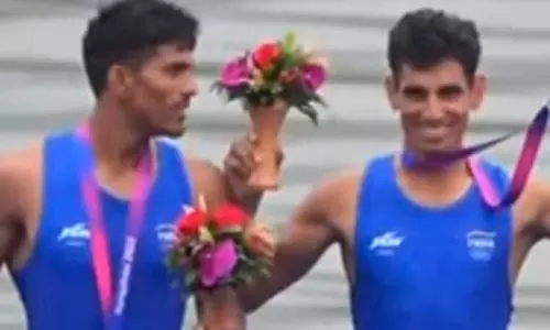 ஆசிய விளையாட்டு போட்டி: துடுப்பு படகு போட்டியில் இந்திய அணிக்கு மேலும் ஒரு வெள்ளி பதக்கம் ஆசிய விளையாட்டு போட்டி: துடுப்பு படகு போட்டியில் இந்திய அணிக்கு மேலும் ஒரு வெள்ளி பதக்கம்