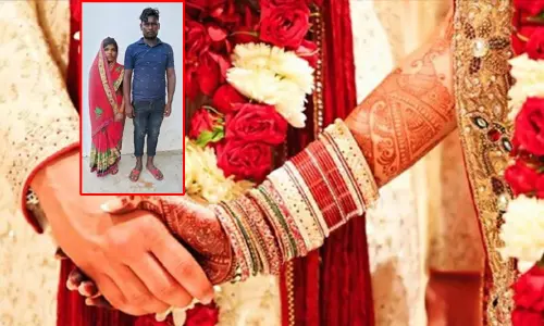 உ.பி.:  காதலி வீட்டுக்கு நள்ளிரவில் சென்ற காதலர்; கணவர் எடுத்த அதிர்ச்சி முடிவு