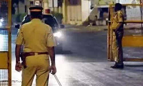 குஜராத்தில்  இருந்து டெம்போவில் கடத்தி வந்த ரூ.48 லட்சம் குட்கா பறிமுதல்; டிரைவர் கைது