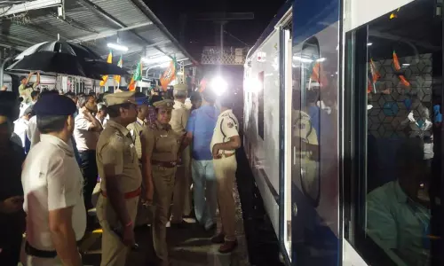 வந்தே பாரத் ரெயிலுக்கு அரக்கோணத்தில் வரவேற்பு