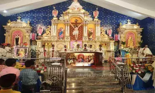 மானாமதுரை புனித குழந்தை தெரசாள் ஆலய விழா கொடியேற்றத்துடன் தொடக்கம்