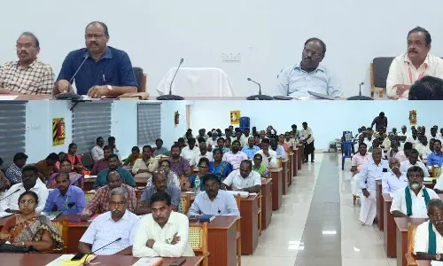 பருவமழைக்கு முன் அனைத்து ஏரி மதகுகளையும் சீரமைக்க வேண்டும்:குறைகேட்பு கூட்டத்தில் விவசாயிகள் கோரிக்கை