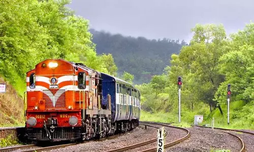 ஜார்க்கண்டில் பயங்கரம்: ஓடும் ரெயிலில் பயணிகளை தாக்கி பணம், செல்போன்கள் கொள்ளை