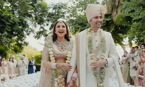 அரசியல்வாதியை காதலித்து கரம்பிடித்தார் பாலிவுட் நடிகை பரினீதி சோப்ரா - வைரலாகும் திருமண புகைப்படம்..!